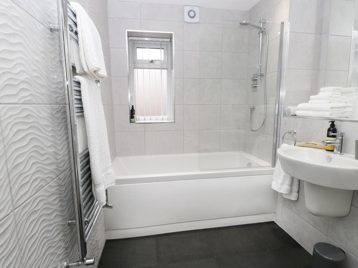 The Office Gardens, Apartment 1 Вітбі Екстер'єр фото